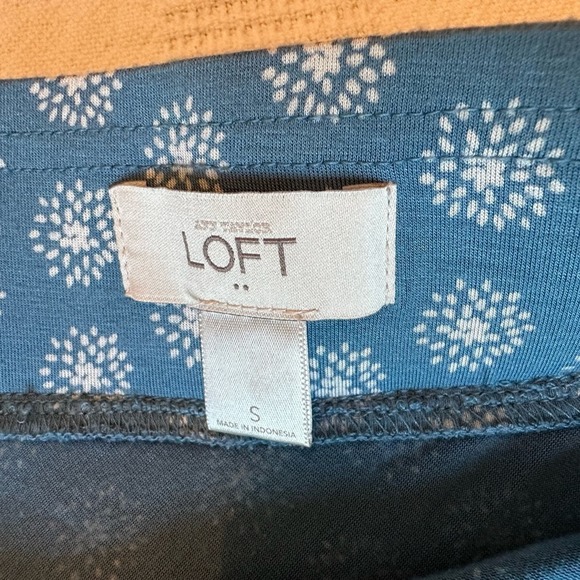 Ann Taylor - Teal-blue Floral A-Line Comfort Waist Mini Skirt, Size Small - Picture 4 of 8